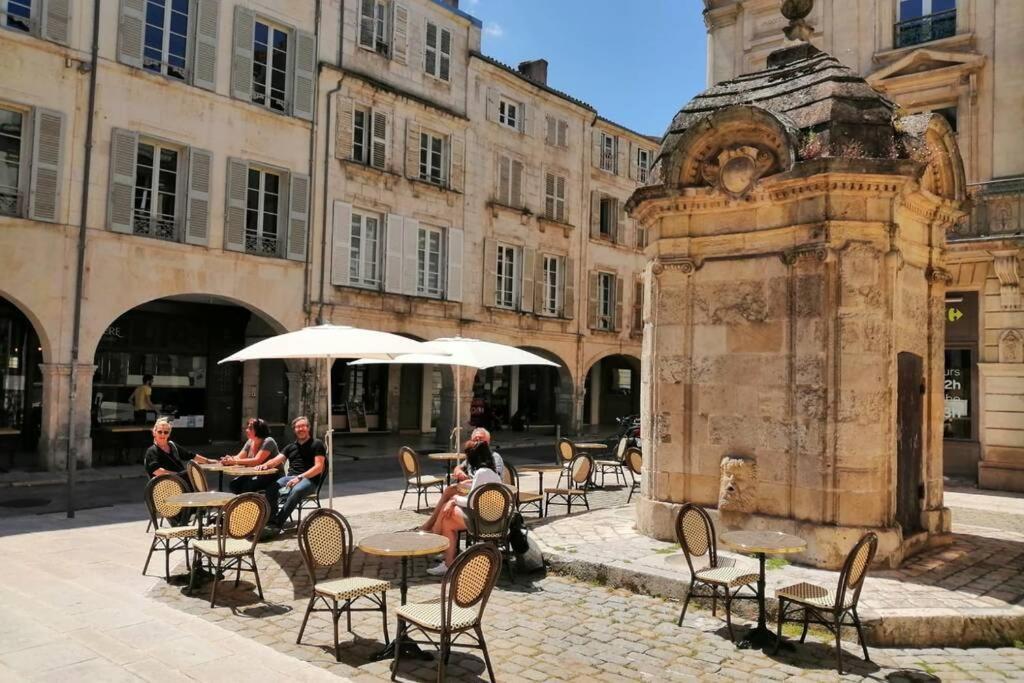 Superbe Duplex De 70M2 Avec 2 Chambres En Hyper Centre Au Calme Sur Cour Classe 3 Etoiles Avec Parking En Option La Rochelle (Charente-Maritime) Exterior photo